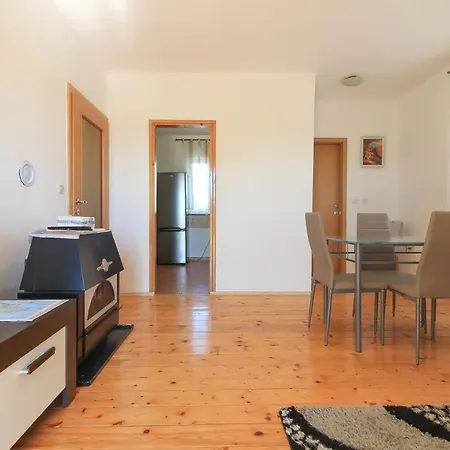 Flat Maya With Private Pool, Garden Near The Town Center Vila