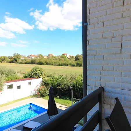 Flat Maya With Private Pool, Garden Near The Town Center Vila Pula