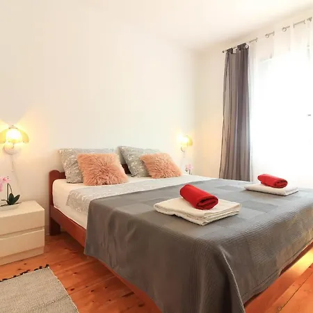 Flat Maya With Private Pool, Garden Near The Town Center Vila *