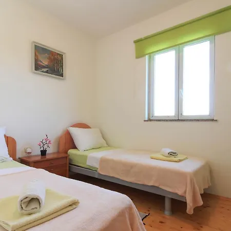 Vila Flat Maya With Private Pool, Garden Near The Town Center