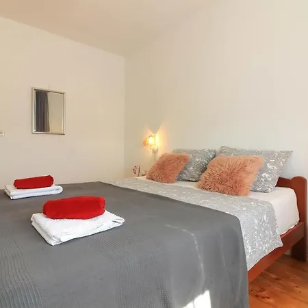 Vila Flat Maya With Private Pool, Garden Near The Town Center *