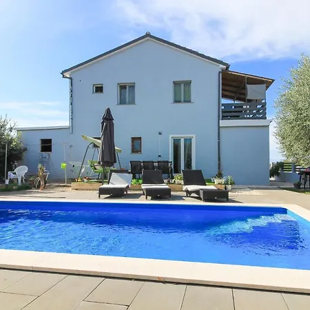 Flat Maya With Private Pool, Garden Near The Town Center Vila Pula